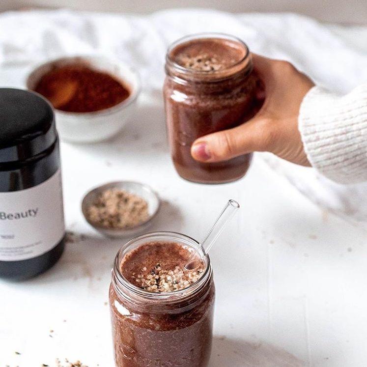 Rezept: Banana-Chocolate-Smoothie mit Inner Beauty - HER ONE - The Future of Well-being
