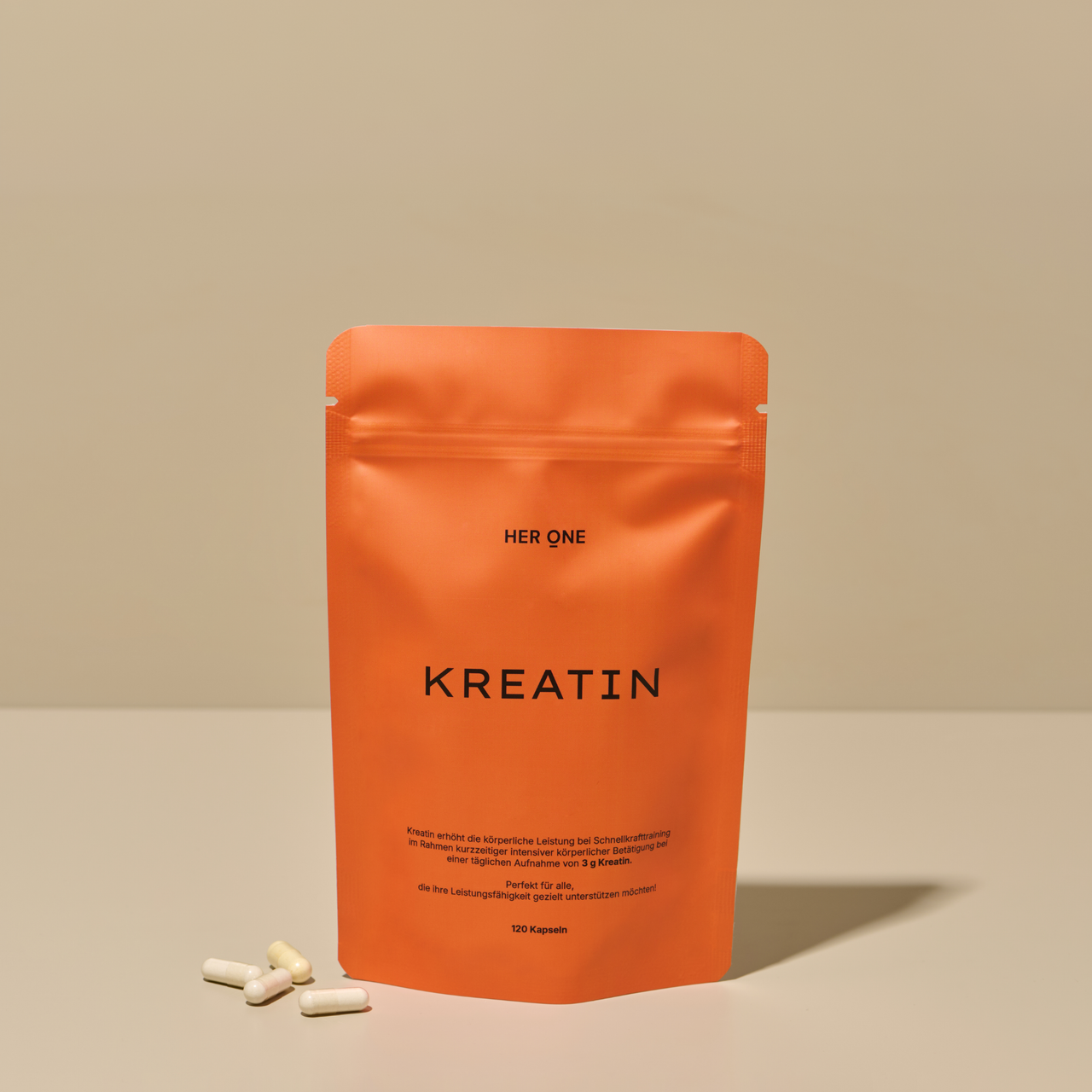 Maximale Fitness-Unterstützung: HER ONE Kreatin-Kapseln fördern Regeneration und Muskelkraft nach dem Yoga oder Sport.