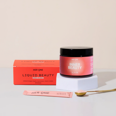 Das BEAUTY DELUXE DUO wird abgebildet. Dieses Duo besteht aus LIQUID BEAUTY Mango Maracuja auf der linken Seite (eine rote box) und INNER BEAUTY Mango Maracuja Geschmack auf der rechten Seite (pinke Dose). Vor INNER BEAUTY ist ein mit pulver gefüllter Löffel zu sehen. 