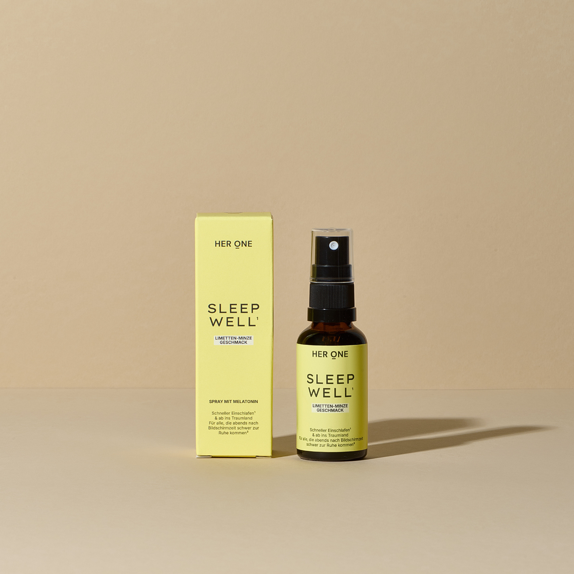Sleep Well Spray Flasche mit passender Produktverpackung von Her One, gelber Karton, beige Hintergrund