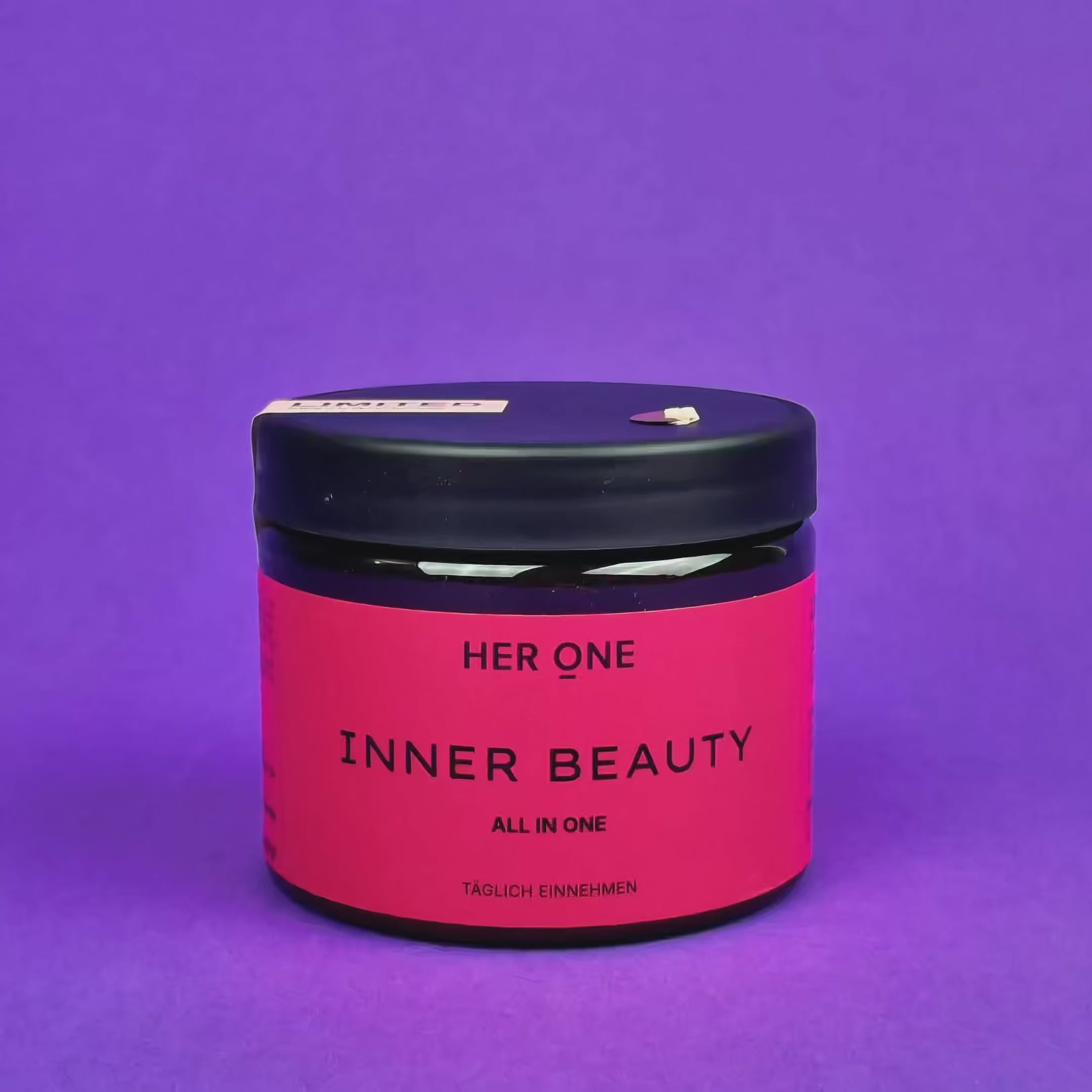 INNER BEAUTY Dose auf violettem Grund, während buntes Konfetti von oben auf das Produkt herabfällt.