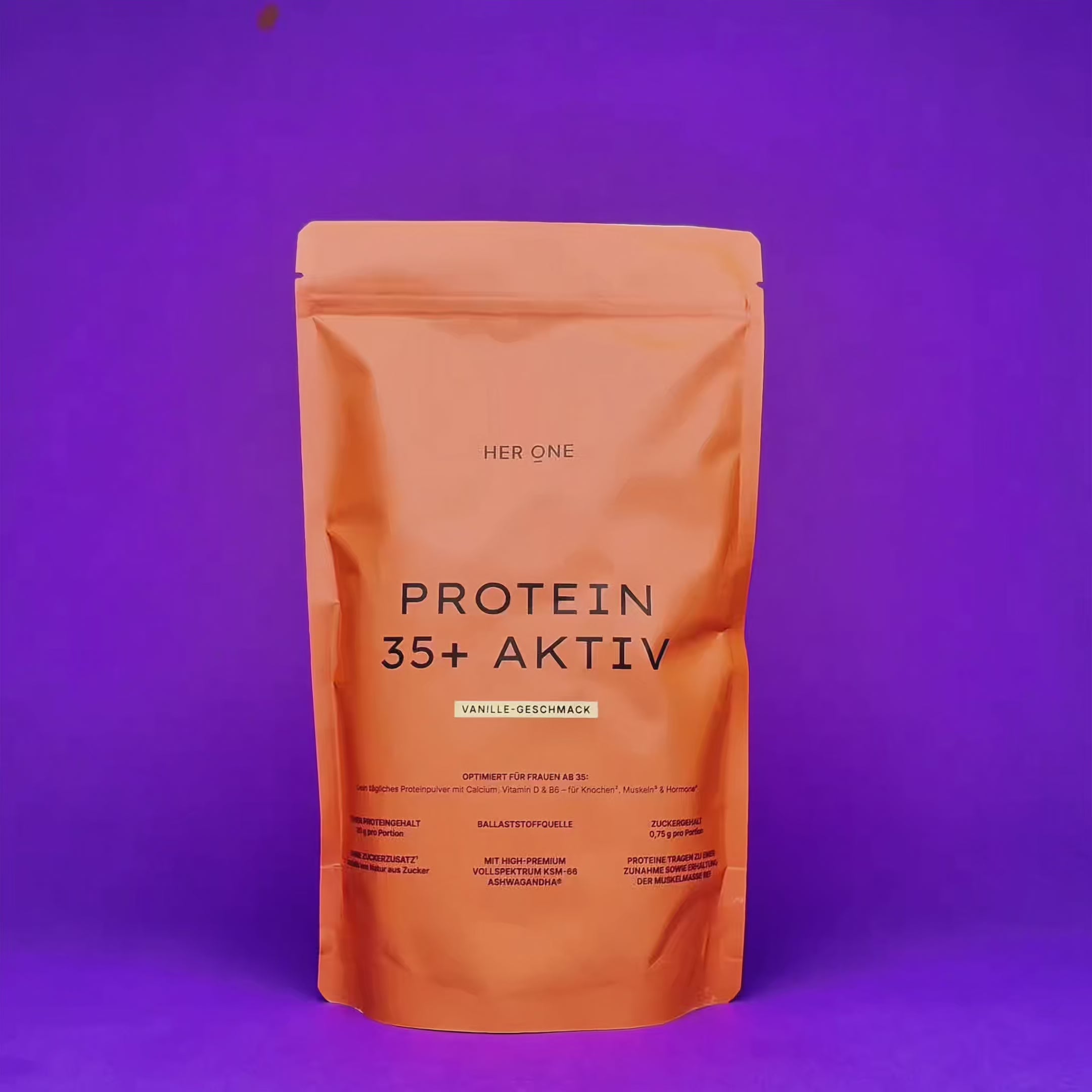 PROTEIN 35+ AKTIV Packung auf violettem Grund, während buntes Konfetti von oben auf das Produkt herabfällt.