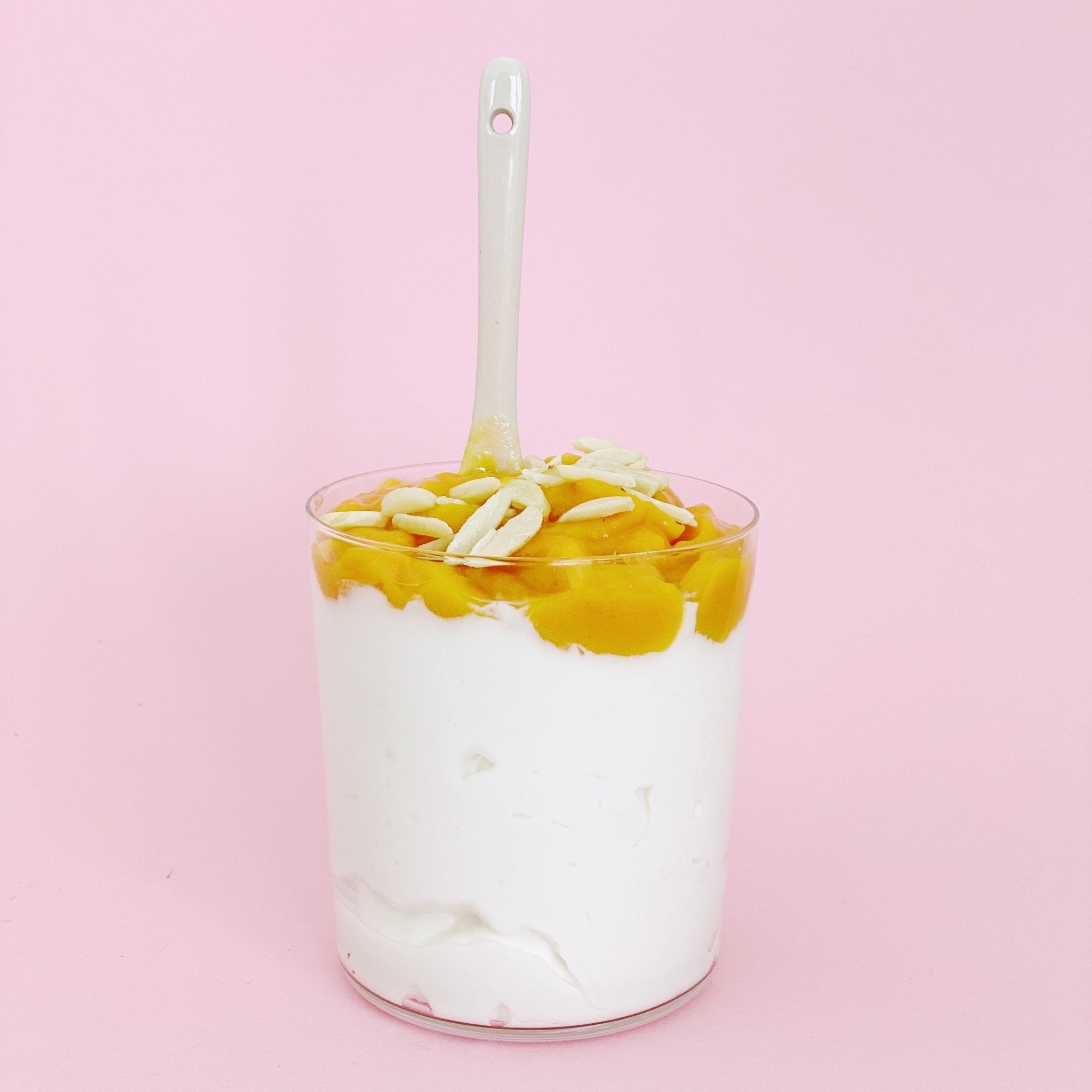 Ricetta: Quark al cocco con guarnizione probiotica di mango e arachidi - HER ONE - Il futuro del benessere