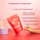 Confezione di collagene rosso e bicchiere con acqua su sfondo rosa, testo sui benefici per pelle, capelli e unghie.