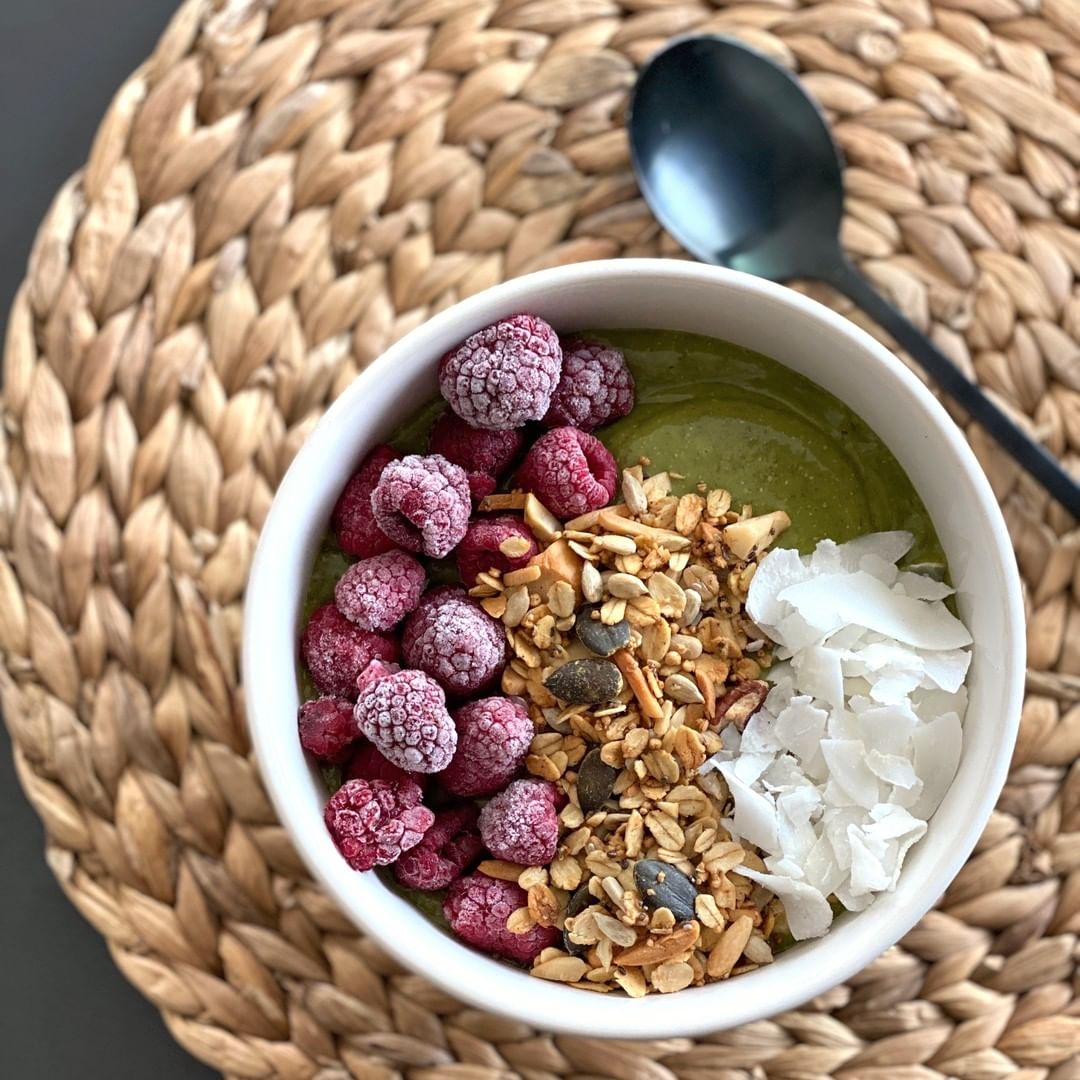 Recept: Matcha bowl met Inner Beauty - HER ONE - De Toekomst van Welzijn